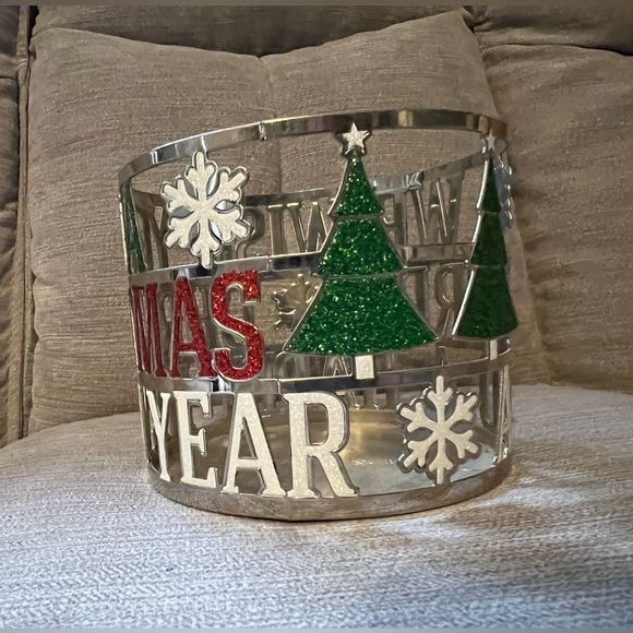 Bath & body Works holiday candle holder - Picture 3 of 3
